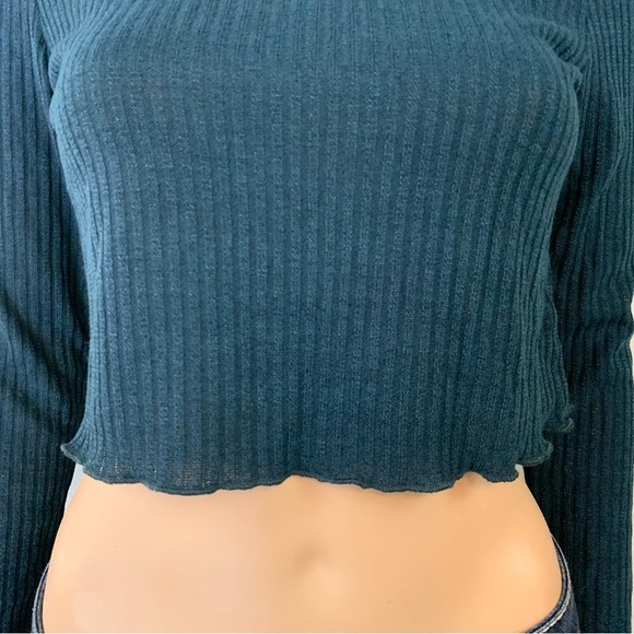 Shein GREEN Crop Top Ling Sleeves. - Picture 3 of 5